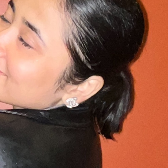 COPY - CHANEL Authentic Earrings - Picture 2 of 3